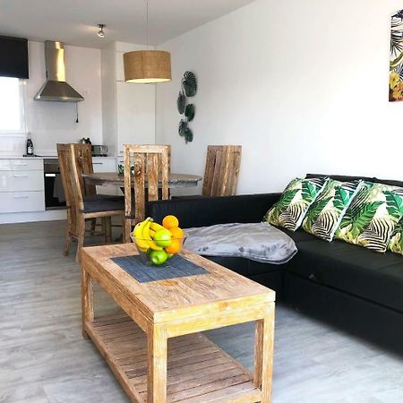 Sea Breeze With Shared Pool And Near The Beach Apartment Costa Teguise Bagian luar foto