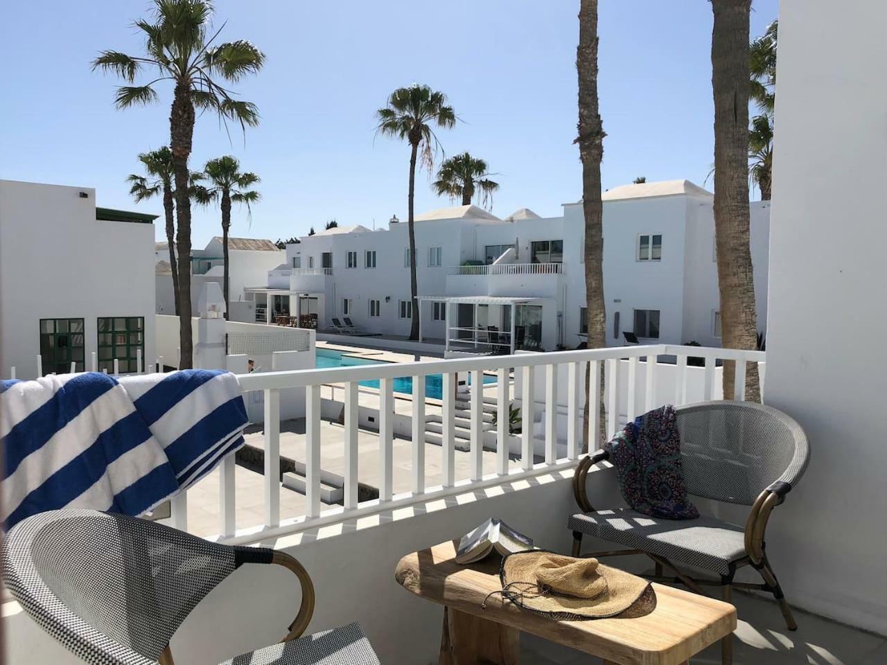 Sea Breeze With Shared Pool And Near The Beach Apartment Costa Teguise Bagian luar foto