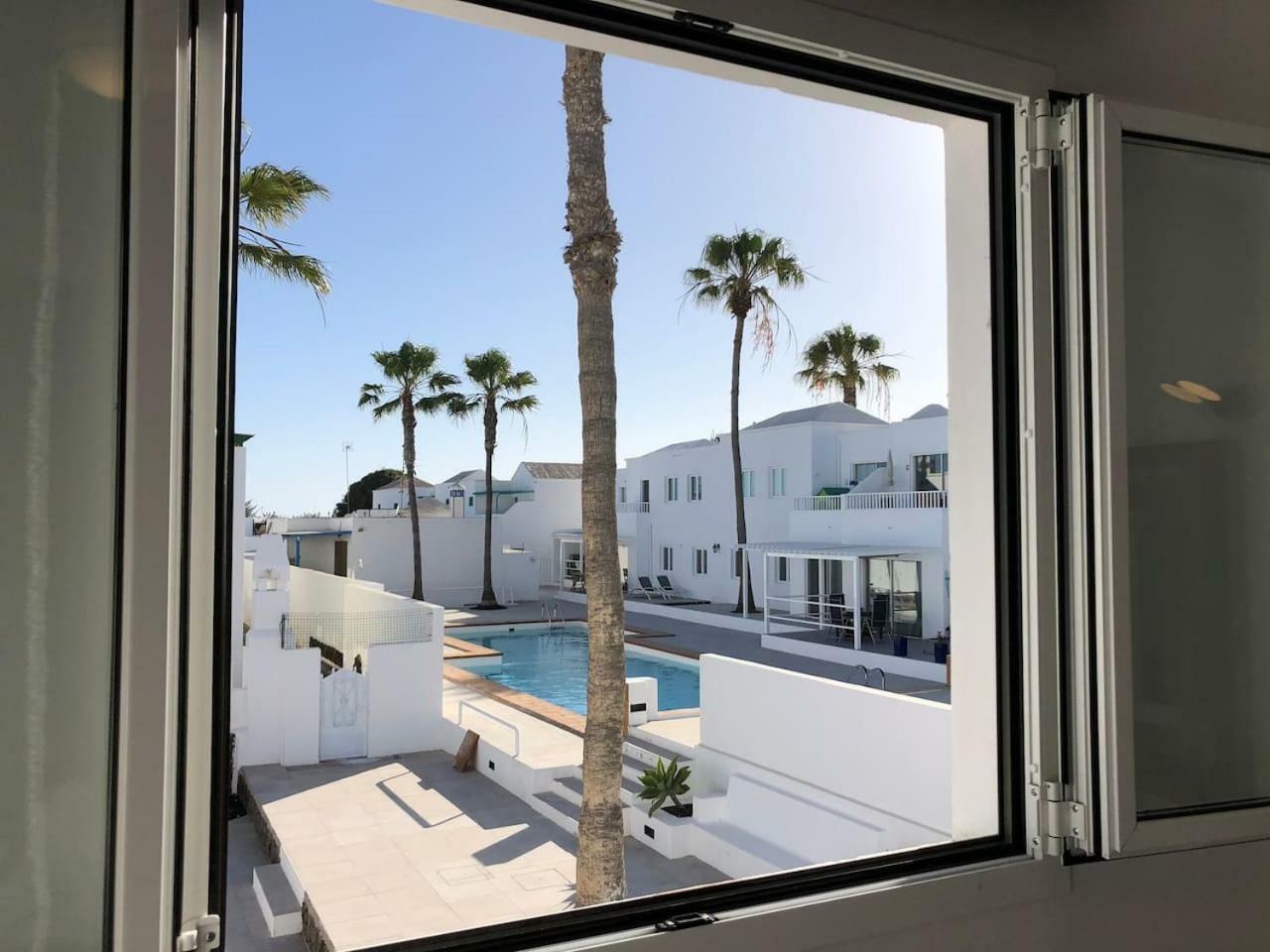 Sea Breeze With Shared Pool And Near The Beach Apartment Costa Teguise Bagian luar foto