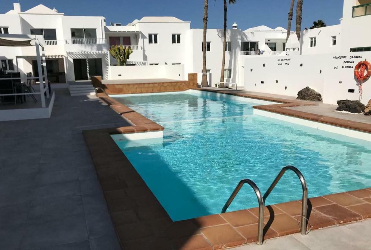 Sea Breeze With Shared Pool And Near The Beach Apartment Costa Teguise Bagian luar foto