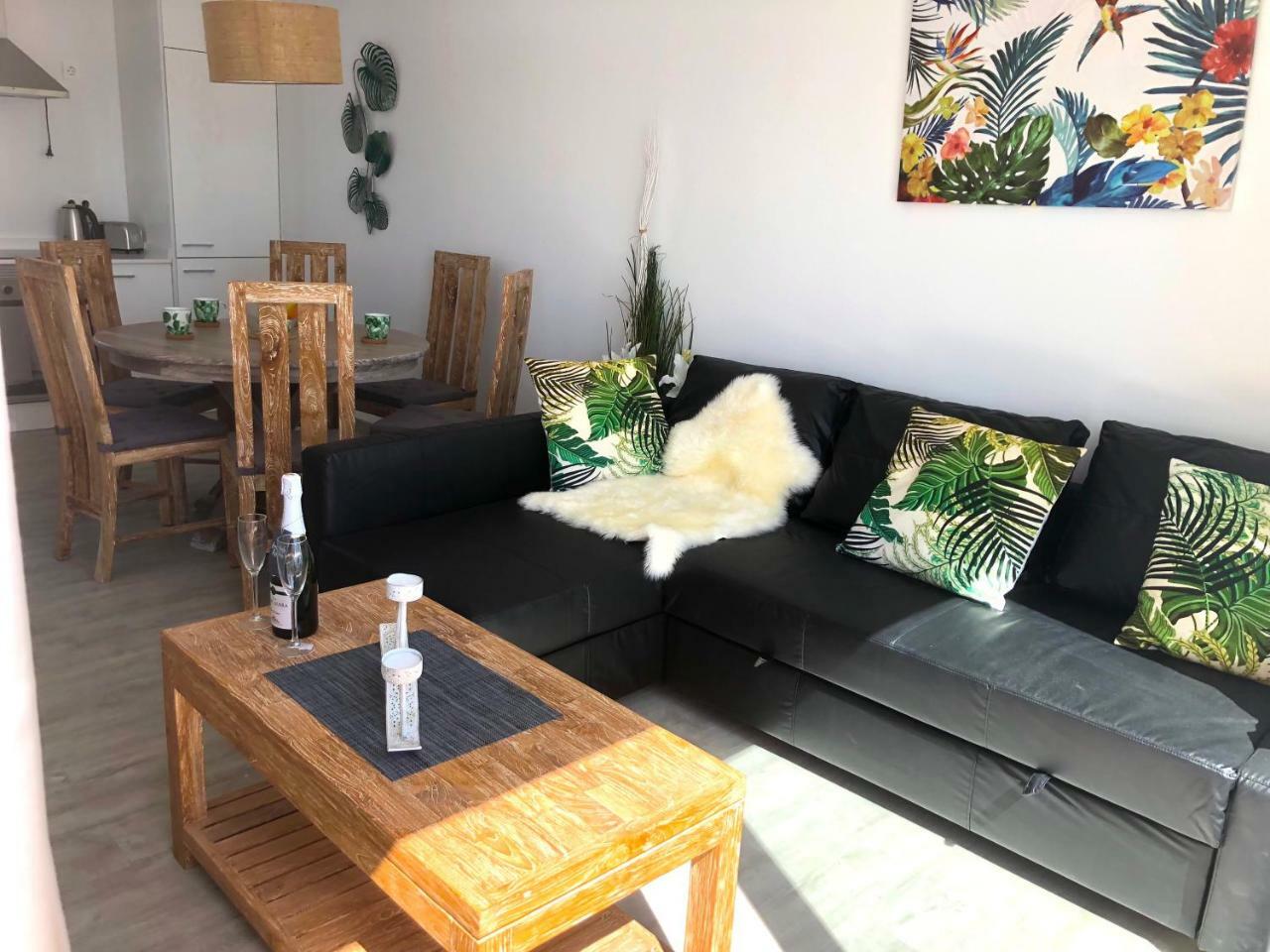 Sea Breeze With Shared Pool And Near The Beach Apartment Costa Teguise Bagian luar foto