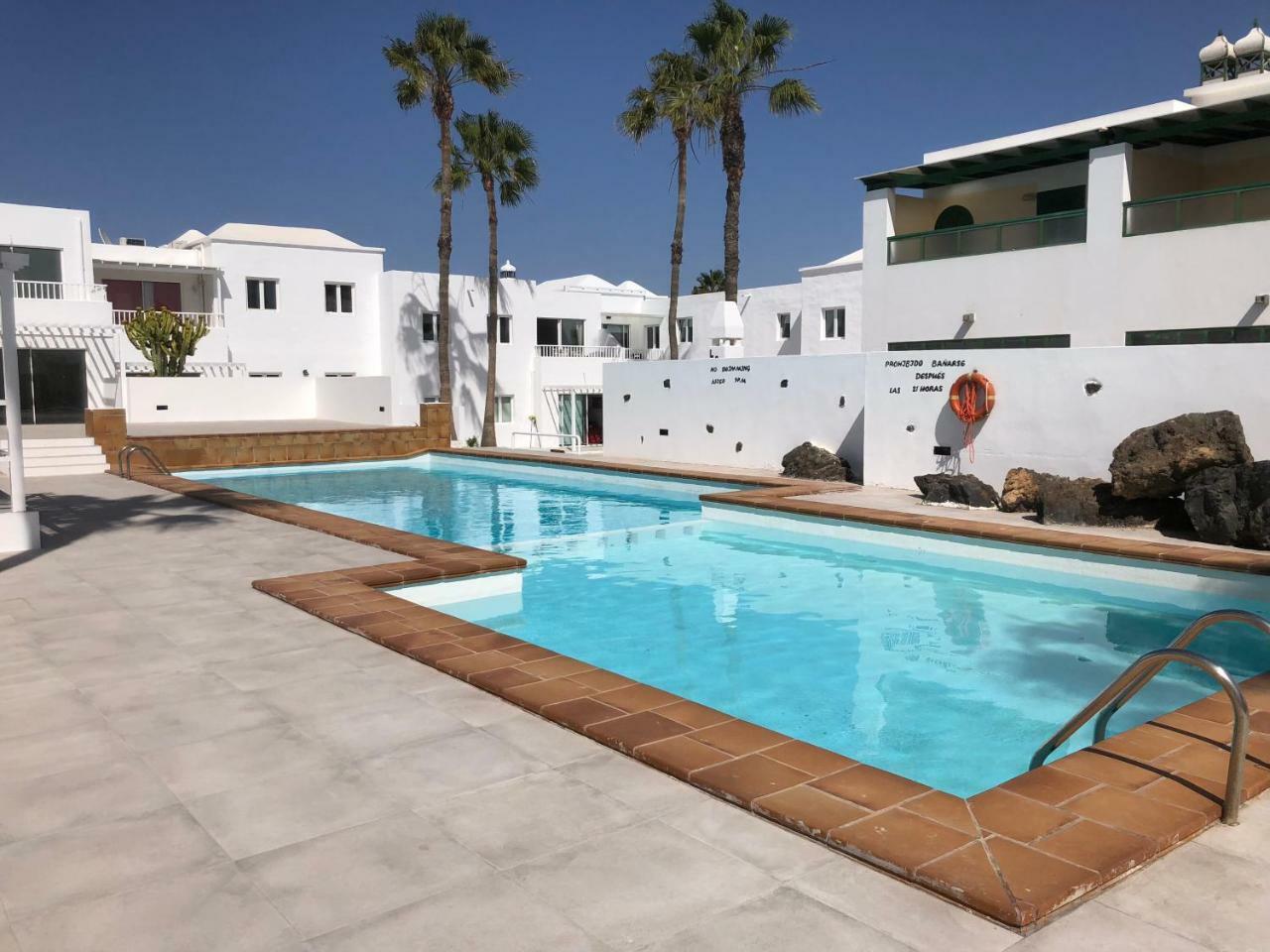 Sea Breeze With Shared Pool And Near The Beach Apartment Costa Teguise Bagian luar foto